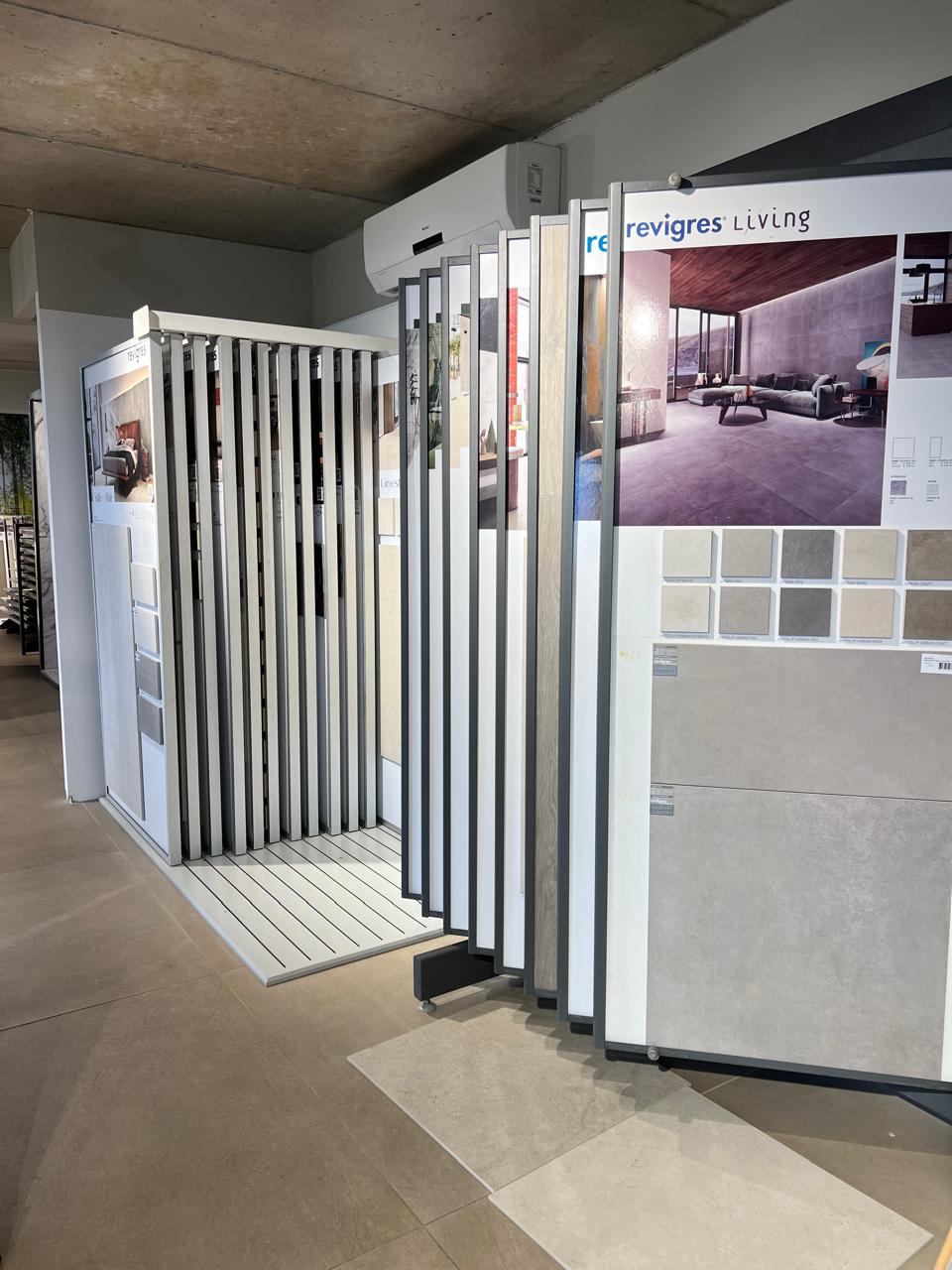 Vue 2 du magasin de carrelage KazDesign à Sainte-Marie